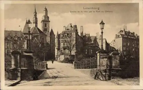 Ak Luxemburg Luxembourg, Stadtansicht, Brücke, Gebäude, historische Architektur, Straßenlaternen