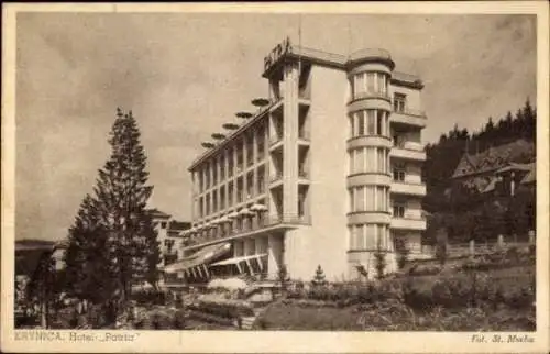 Ak Krynica Zdrój Polen, Hotel Patria, fotographiert von St. Mucha, Gebäude in Krynica.