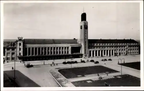 Ak Hradec Králové Königgrätz Stadt, Bahnhof, Vorplatz