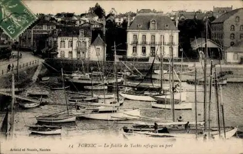 Ak Pornic Loire Atlantique, Hafenansicht mit Yachten, Gebäude, Fischerboote, Poststempel