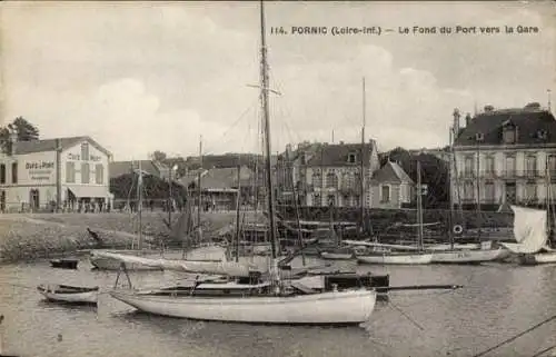 Ak Pornic Loire Atlantique, Hafenansicht mit Segelbooten, Gebäude am Hafen, Café Port