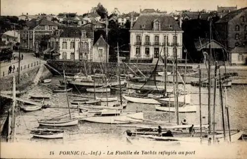 Ak Pornic Loire Atlantique, Yachthafen, Boote, Café, Stadtansicht, idyllische Szenerie