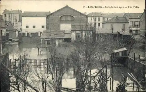 Ak Alfortville Val de Marne, Inondation 1910, Rue Pelée, Überflutete Landschaft, Gebäude