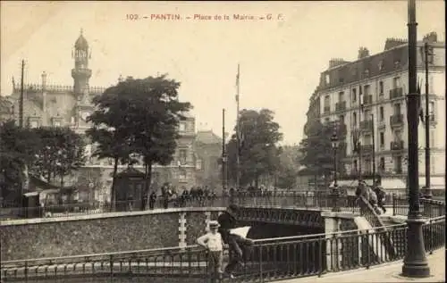 Ak Pantin Seine Saint Denis, Platz der Mairie,  Architektur, Straßenansicht, Menschen am Wasser