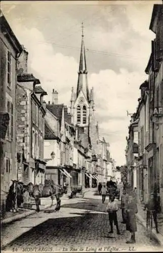 Ak Montargis Loiret, Historische Straße, Kirche im Hintergrund, Pferde, Menschen, Pflastersteine