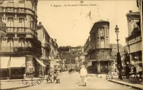 Ak Agen Lot et Garonne, Boulevard Président Carnot,  Architektur, Fußgänger, Straßenansicht