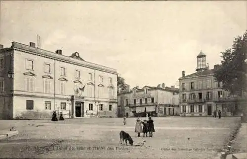 Ak Sainte Livrade sur Lot Lot-et-Garonne Frankreich, Rathaus, Postamt,  Architektur, Menschen in 