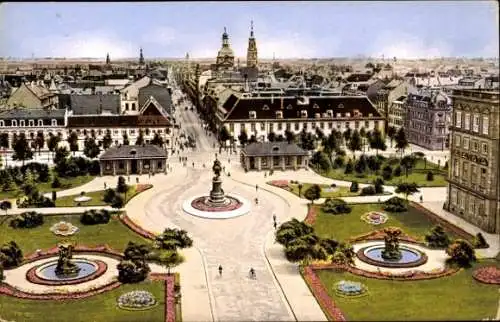 Ak Mannheim in Baden, Luftaufnahme von  Schlossplatz, Brunnen, Parkanlagen