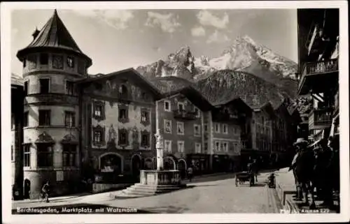 Ak Berchtesgaden Oberbayern, Gotzenalm, Marktplatz mit Watzmann, alte Architektur,  