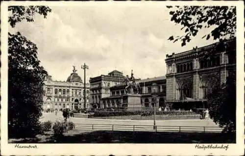 Ak Hannover, Hauptbahnhof, Statue,  Architektur, blauer Himmel, Bäume