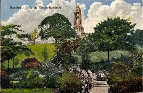 Ak Hamburg Mitte Altstadt, Bismarckdenkmal, Parklandschaft, Wolken, Menschen