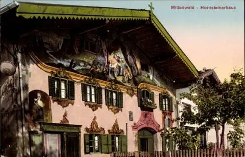 Ak Mittenwald in Oberbayern, Hornsteinerhaus, Außenansicht, bemalte Fassade