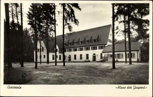 Ak Osterode am Harz, Haus der Jugend, Waldgebiet,  Architektur