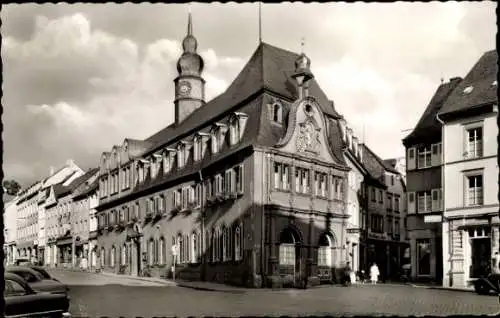 Ak Wittlich in Rheinland Pfalz, Ansicht vom Rathaus, Straßenpartie