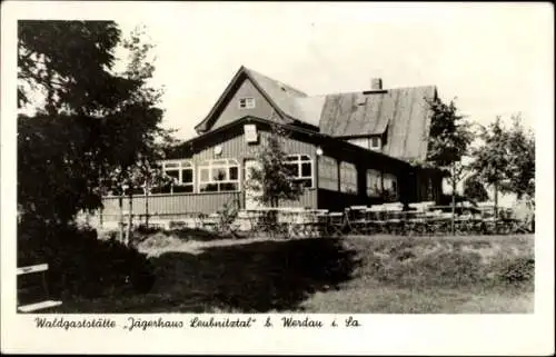 Ak Leubnitz Werdau in Sachsen, Waldgaststätte Jägerhaus Leubnitztal, große Terrasse, einfache Arc