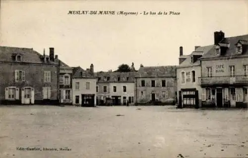 Ak Meslay-du-Maine Mayenne, Le bas de la Place