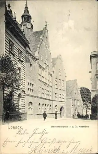 Ak Hansestadt Lübeck, Ernestinenschule, Gr. Altenfähre, Straße, Bäume, Fußgänger