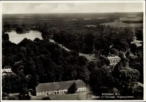 Ak Altdöbern in der Niederlausitz, Fliegeraufnahme, Schloss mit Salzsee