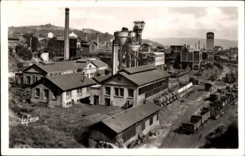 Ak Saint Étienne Loire, Industriegebäude, Schornsteine, Eisenbahnwagen, Puit Chatelus, Schwarz-We
