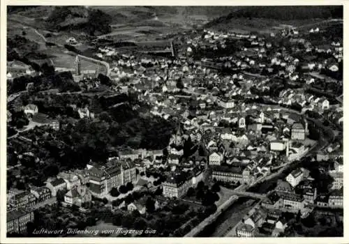 Ak Dillenburg in Hessen, Luftaufnahme von  Häuser, Landschaft, Flugzeugperspektive