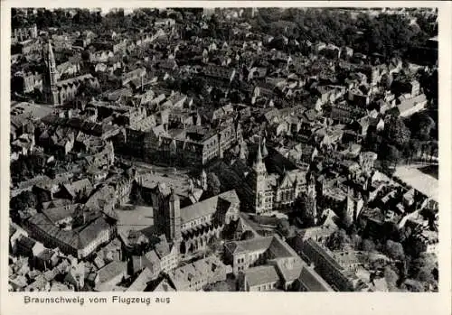 Ak Braunschweig in Niedersachsen, Luftaufnahme von   Architektur, Stadtansicht