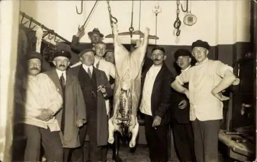Foto Ak Fleischer, Metzger, Gruppenfoto