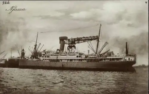 Ak Dampfschiff Njassa, Vor Anker im Hafen, Hebekran, HAPAG