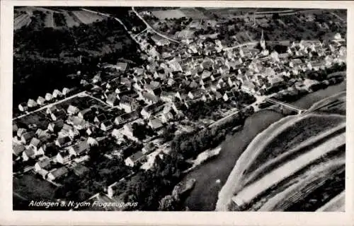 Ak Aldingen in Württemberg, Luftaufnahme von  Wohnhäuser, Fluss, Brücke