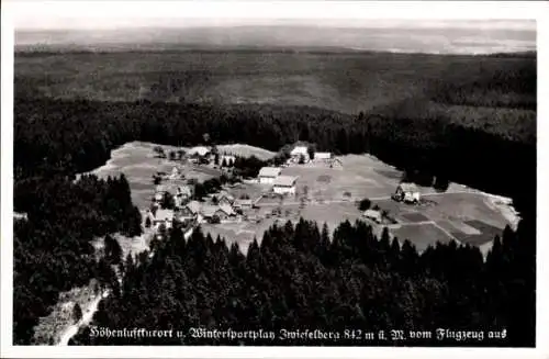 Ak Freudenstadt, Blick auf den Zwiebelberg, Gasthof Auerhahn, Fliegeraufnahme