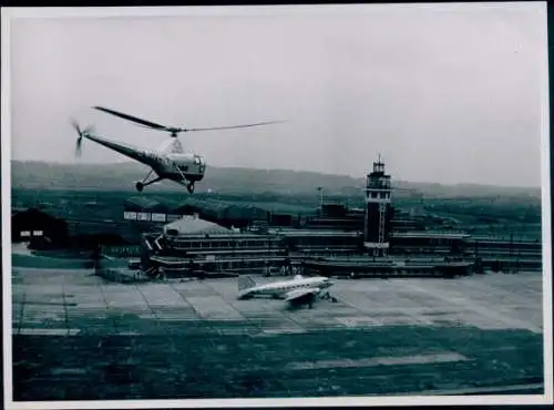 Foto Hubschrauber, Passagierflugzeug, Flughafen