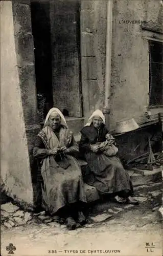 CPA Châtel-Guyon Puy-de-Dôme, Frauen in Tracht