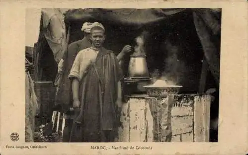 Ak Casablanca Marokko, Mann in traditioneller Kleidung kocht Couscous