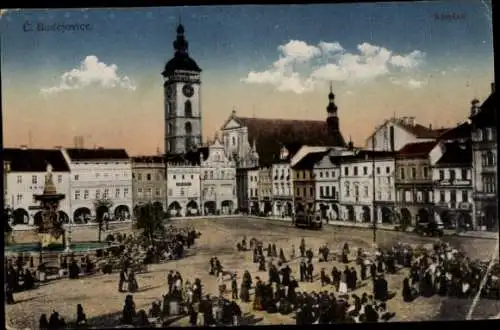 Ak České Budějovice Budweis Südböhmen, Historische Stadtansicht, Gebäude, Brunnen, Menschenmenge,
