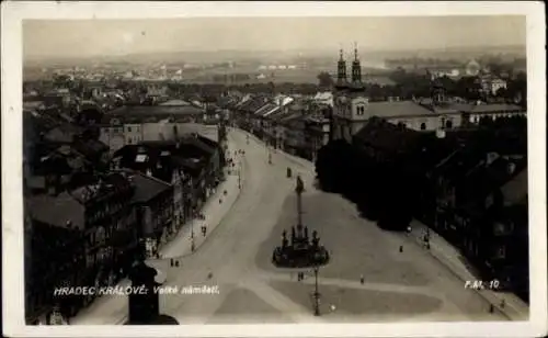 Ak Hradec Králové Königgrätz Stadt, Luftaufnahme von  Velké náměstí,  Architektur