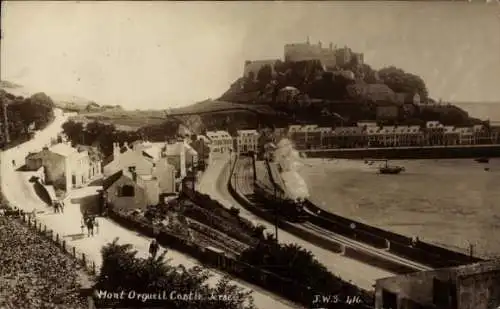 Ak Gorey Saint Martin Kanalinsel Jersey, Mont Orgueil Castle, Küstenaussicht, Eisenbahn, Häuser