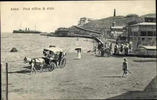 Ak Aden Jemen, Strandansicht, Postamt und Club, Schiffe im Hintergrund, Pferdekutsche