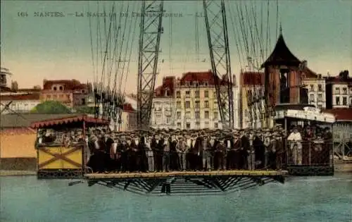Ak Nantes Loire Atlantique,  La Nacelle du Transdeur, Menschen auf einer Plattform,  Ansicht