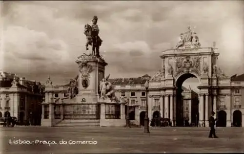 Ak Lisboa Lissabon Portugal, Praça do Comércio, Statue,  Architektur