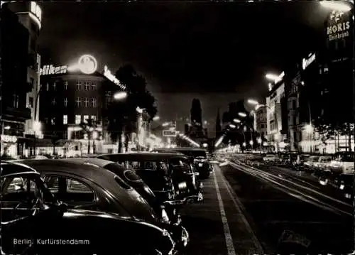 Ak Berlin Charlottenburg, Kurfürstendamm bei Nacht, Pelikan Gebäude, Leuchtreklame, Autos