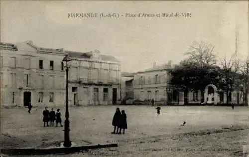 Ak Marmande Lot-et-Garonne, Platz d'Armes, Hôtel de Ville,  Architektur, Menschen auf dem Platz