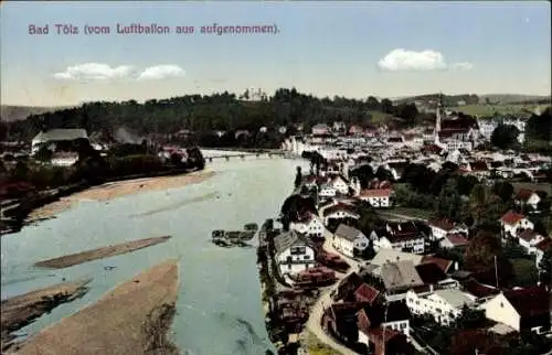 Ak Bad Tölz in Oberbayern, Luftaufnahme von  Fluss, Häuser, Wald,  Architektur