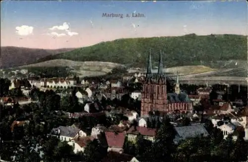 Ak Marburg an der Lahn, Blick auf den Ort, Kirche, Wald, Häuser