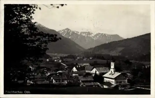 Ak Fischbachau in Oberbayern, Berglandschaft, Dorfansicht mit Kirche, Schneeberg im Hintergrund