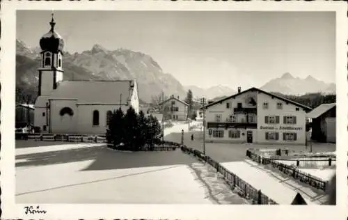 Ak Krün in Oberbayern, Gesamtansicht, Kirche