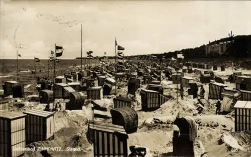 Ak Ostseebad Zinnowitz auf Usedom, Strand, Ostseebad  viele Strandkörbe, See, Wolken