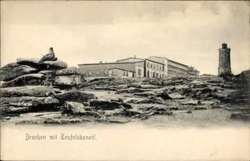 Ak Brocken im Harz, Brocken mit Teufelskanzel, Felsen, Gebäude, Wasserturm
