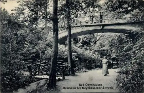 Ak Bad Oeynhausen in Westfalen, Brücke, Oeynhausener Schweiz, Wald, Spaziergänger,  