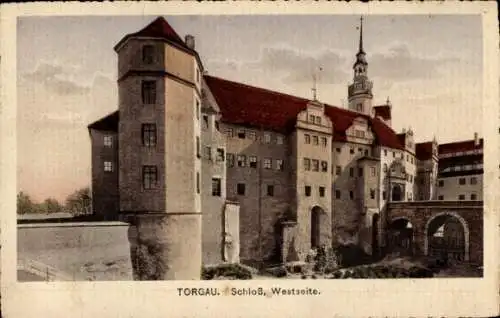 Ak Torgau an der Elbe, Schloss  Westseite,  Architektur, Burgturm, malerische Umgebung