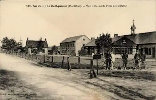 Ak Camp de Coëtquidan Morbihan, Camp de Coëtquidan, allgemeine Ansicht, Mess des Officiers, Fahrr