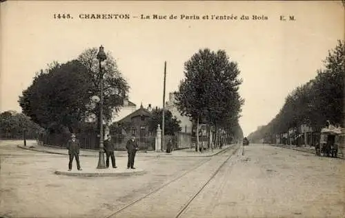Ak Charenton Val de Marne, La Rue de Paris et l'entrée du Bois